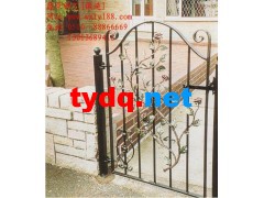 供应铁艺门，庭院铁艺大门厂家定做图1