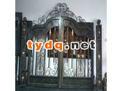 铁艺锻花大门图1