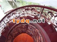 别墅铁艺楼梯欧式，铁艺楼梯厂家图2