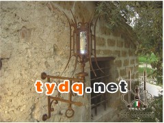 手工锻造的大型铁艺壁灯，适用于大门两侧图2