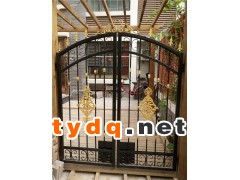 镇江欧式铁艺大门厂家图2