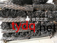 铁艺梯花扭纹立杆厂家批发图2