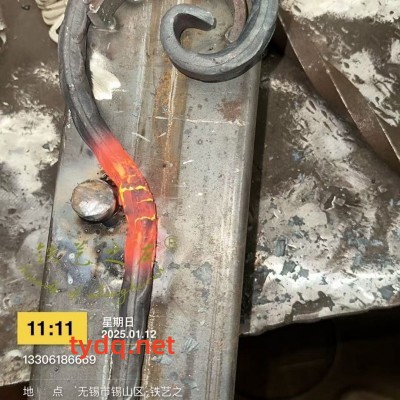 铁艺压花锻打圆钢弯花-铁艺护栏配件厂家图5